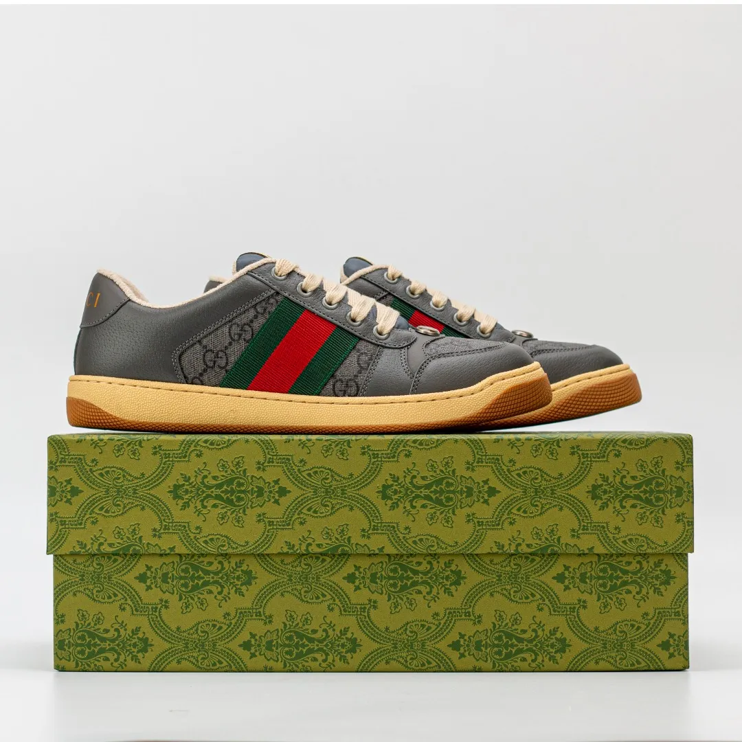 Factory price 580 [Higher version] GUCCI casual sports distressed small dirty shoes, polished cowhide fabric, hand-made distressed effect!  Original terry cloth, delicate, soft, comfortable and breathable. Privately molded steel-stamped two-color original TPU outsole (lower layer is wider, upper layer is narrower) to differentiate the wrong version of the outsole in the market. Fabric, material, outsole, detail comparison SIZE: 34-41, 38-45 regular size (women's 34, 41, men's 38, 45 customized, non-returnable and non-exchangeable) (women's colors and men's models need to be customized)